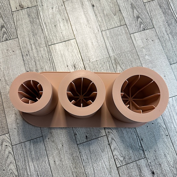 New Unique Ice 🧊 Cube Tray for Stanley Cups/ Universal Tumblers (Powdered Pink) - Picture 3 of 6